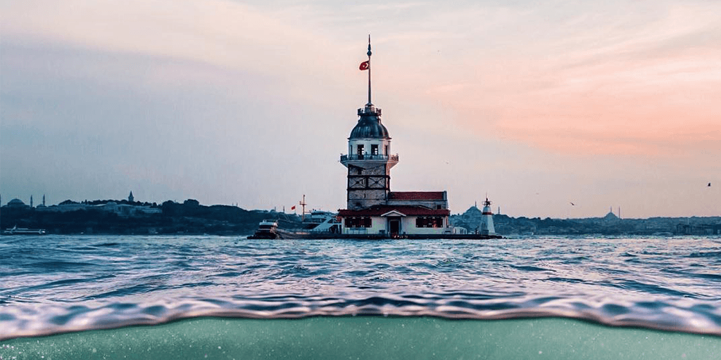 İnsanlığın Gölgesi | Nur Ecer