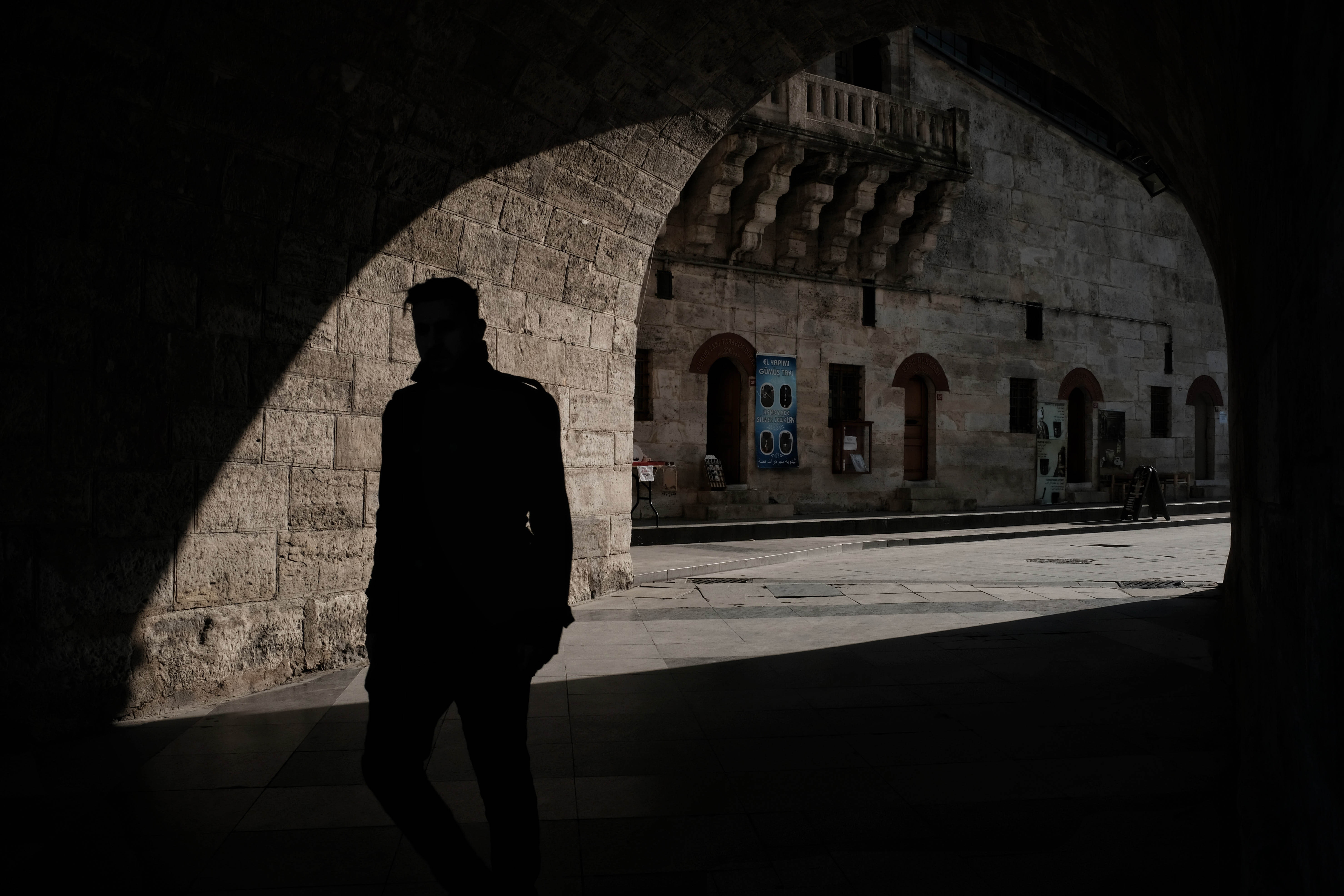 Sevseydik Kırmazdık Kuru Bir Dalı Bile